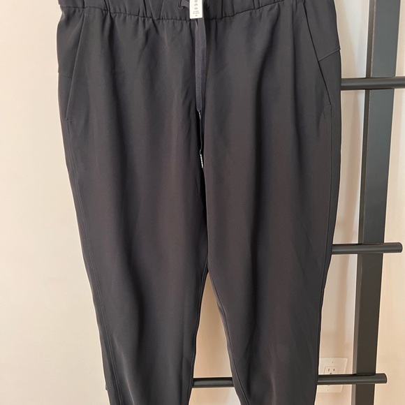 NWOT lululemon on the fly jogger black - Picture 2 of 4